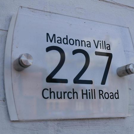 Madonna Villa Birmingham Eksteriør billede